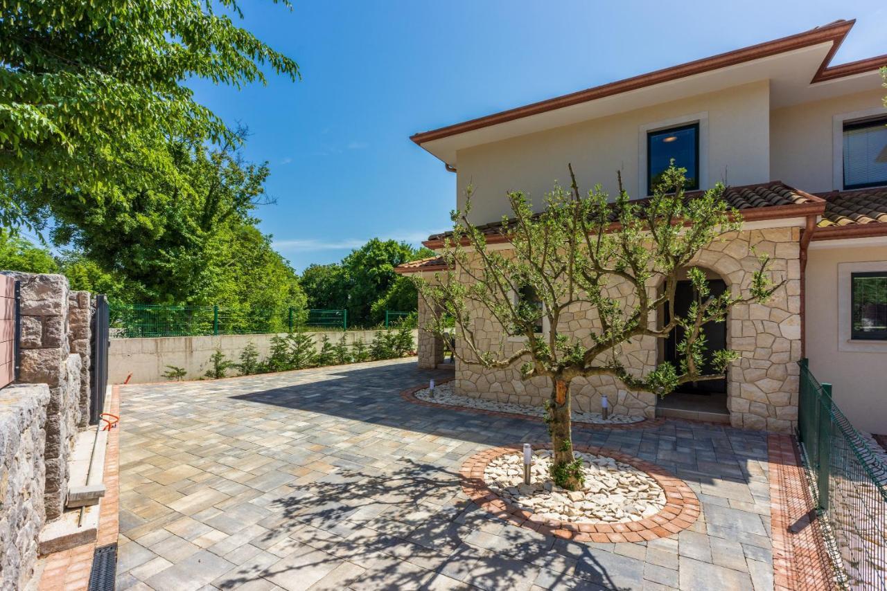 Villa Palma With Heated Private Pool Podhum Kültér fotó